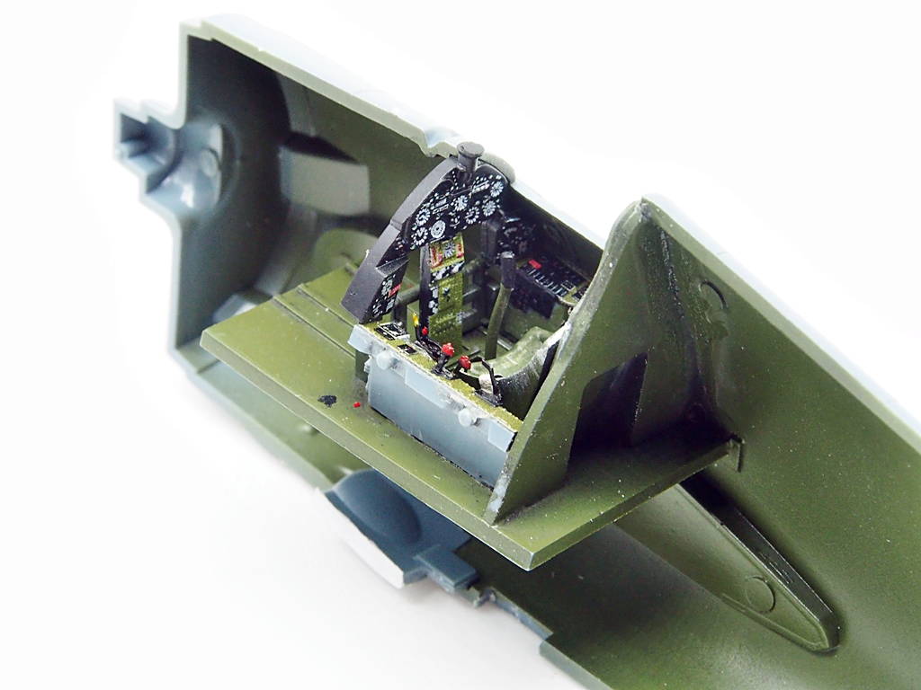 [Eduard] 1/48 - Grumman Hellcat F6F-5N   Hellca16