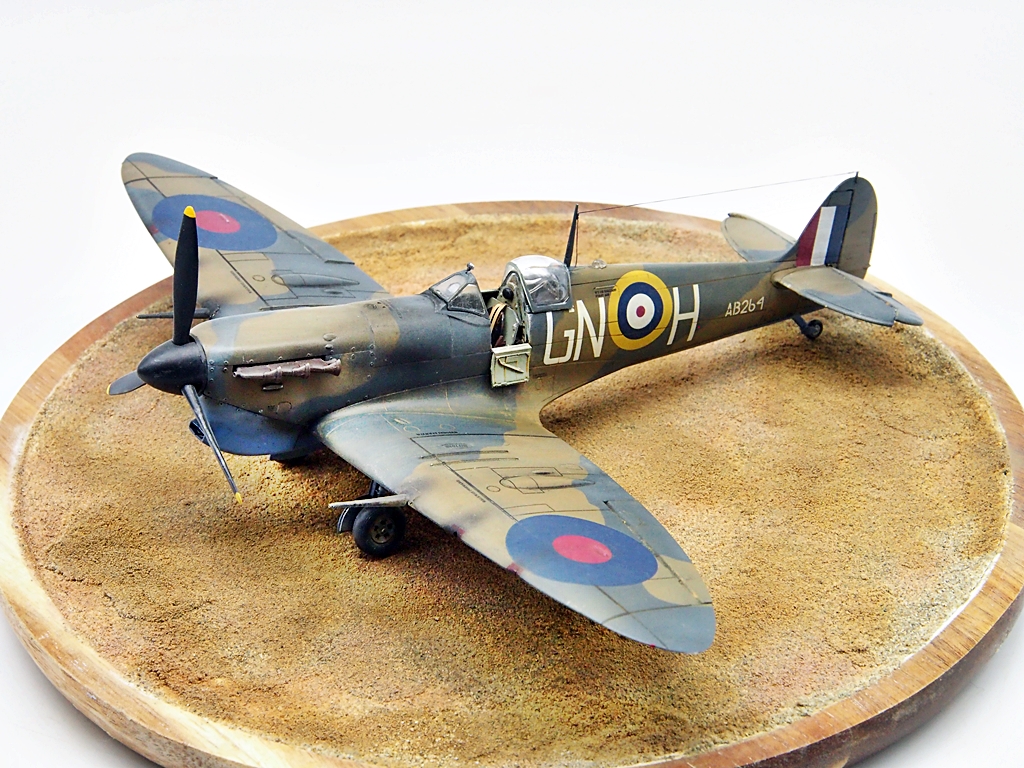 Spitfire MK V B Trop Airfix