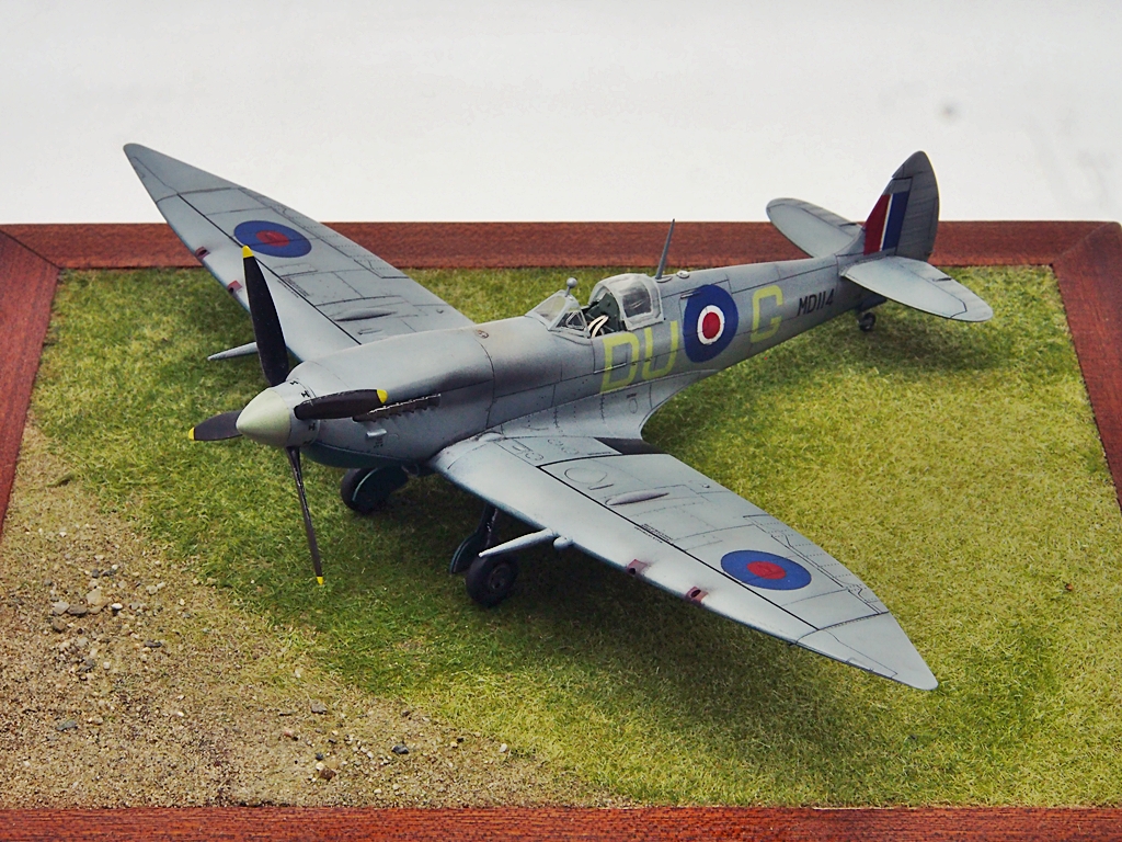 Spitfire MK VIII 1/48 Hasegawa Spit_210