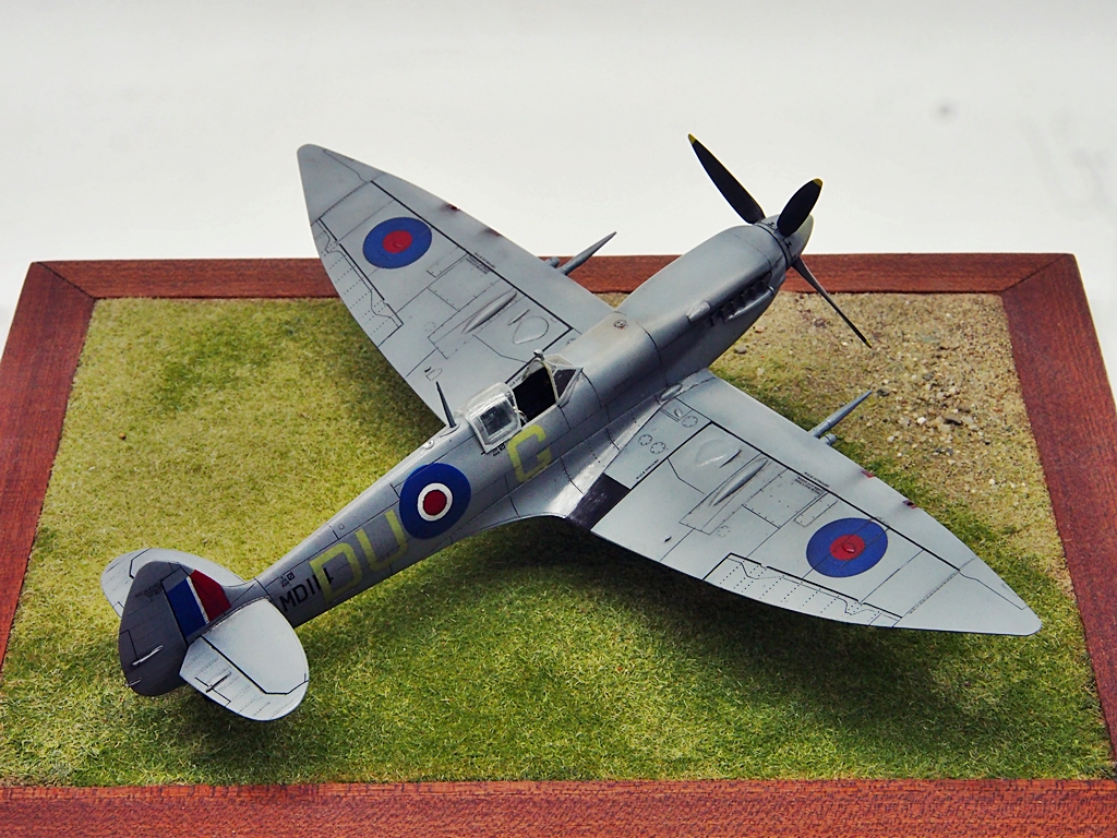 Spitfire MK VIII 1/48 Hasegawa Spit_411
