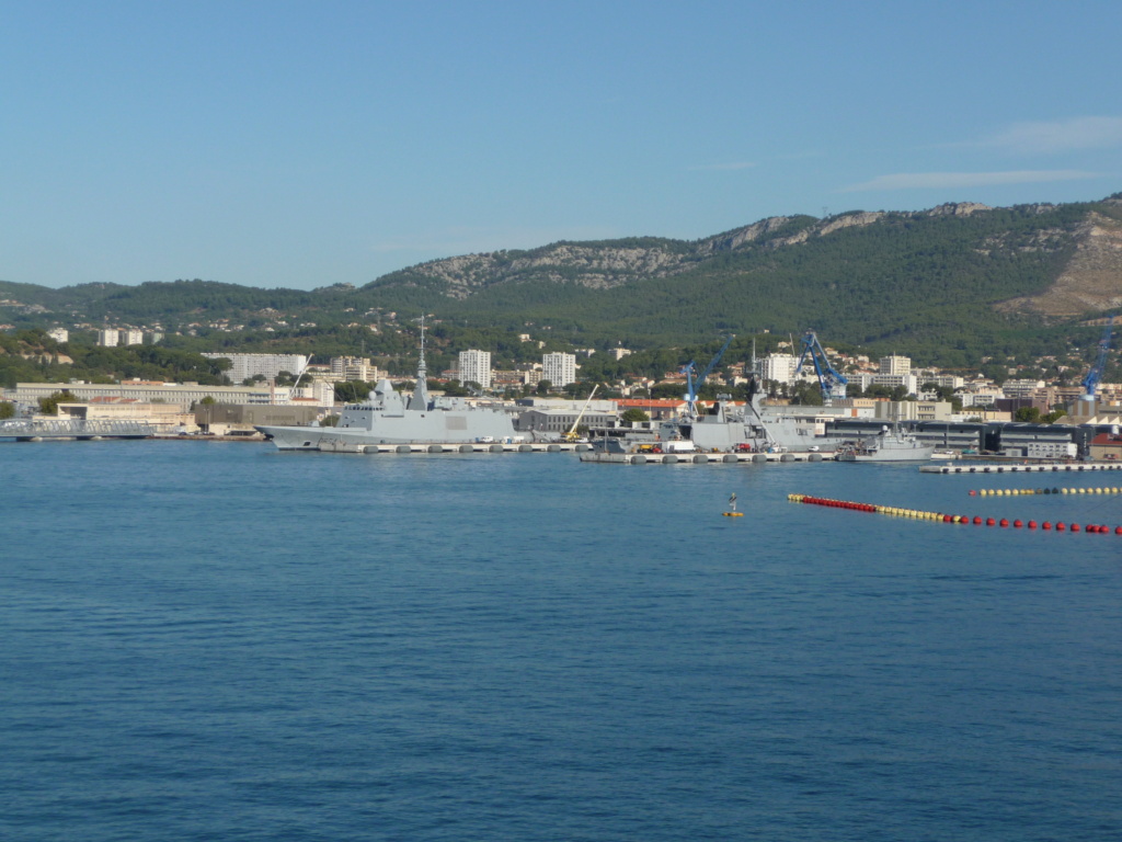 [Les Ports Militaires de Métropole] Visite de la rade de Toulon - Page 15 P1070816