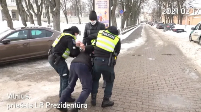 Lietuva pamokė Baltarusiją ir Rusiją kaip reikia elgtis su protestuotojais (video) Screen26