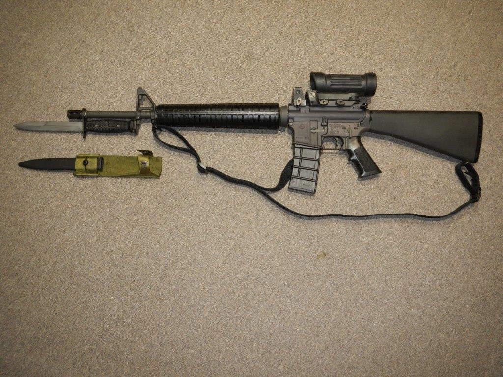 Clone du fusil C7A1 canadien 5,56 mm (Diemaco / Colt Canada) 112