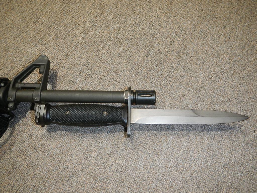 Clone du fusil C7A1 canadien 5,56 mm (Diemaco / Colt Canada) 713