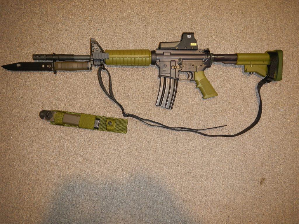Clone du fusil C7A2 canadien 5,56 mm (Diemaco / Colt Canada) Dscn1810