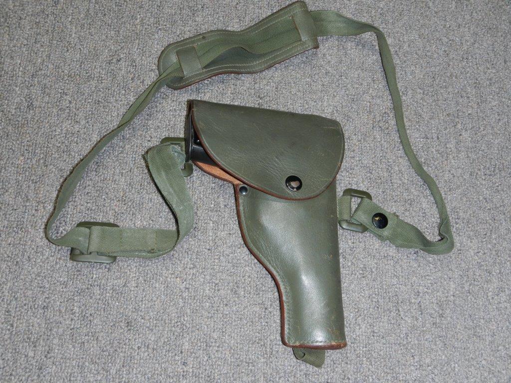 Étuis pour le pistolet canadien GP No 2 MK I* après-guerre Dscn4711