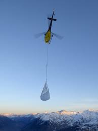 Aberration écologique : livrer de la neige par hélicoptère dans les stations de ski est scandaleux 1aimag12