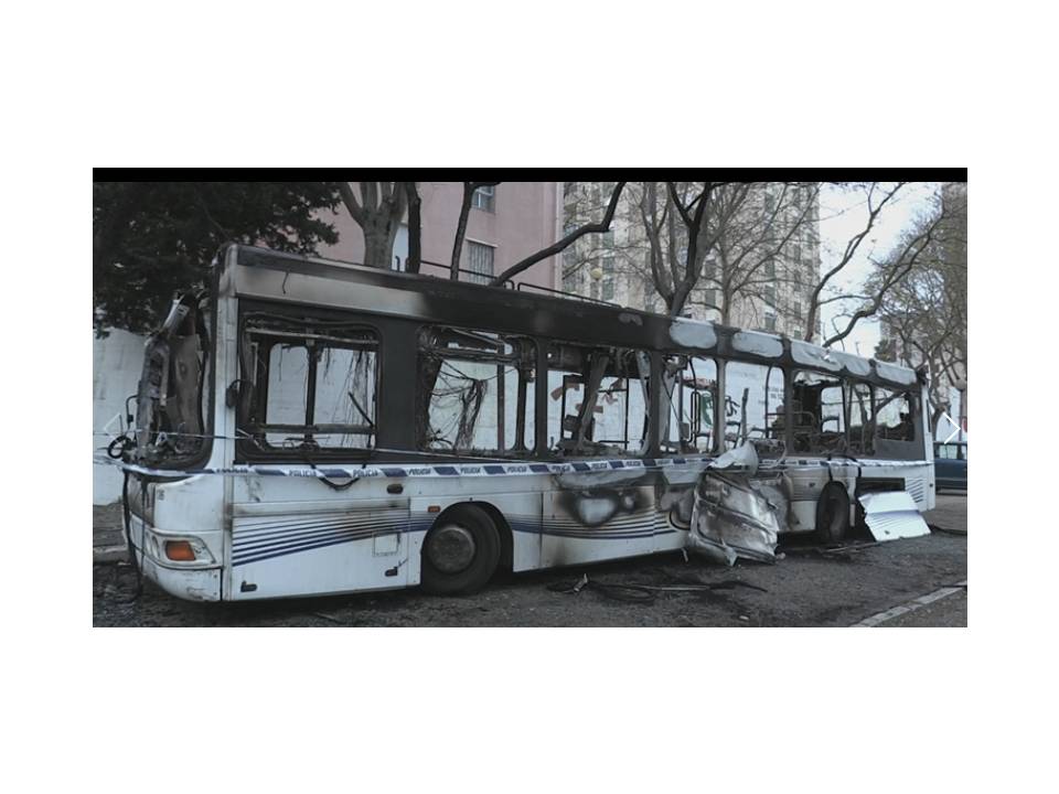 Mais uma NOITE DE VANDALISMO - Autocarro e mais de trinta ecopontos incendiados em Setúbal e Sintra Autoca10