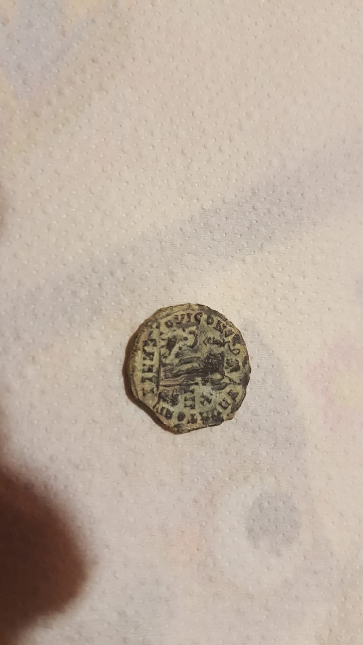 Nummus de 12,5 denarios comunes a nombre de Constantino I. IOVI CONSERVATORI. Alexandría Img-2012