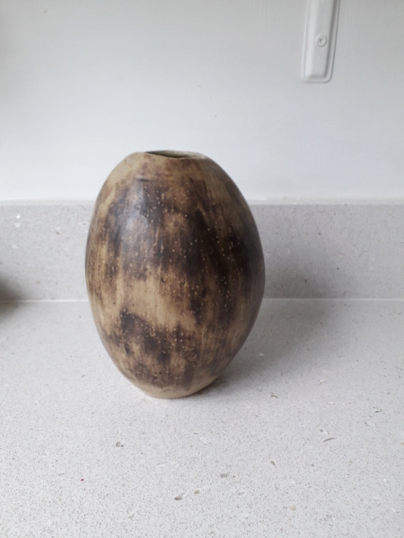 LR mark but not Lucy Rie  pebble vase 20190413