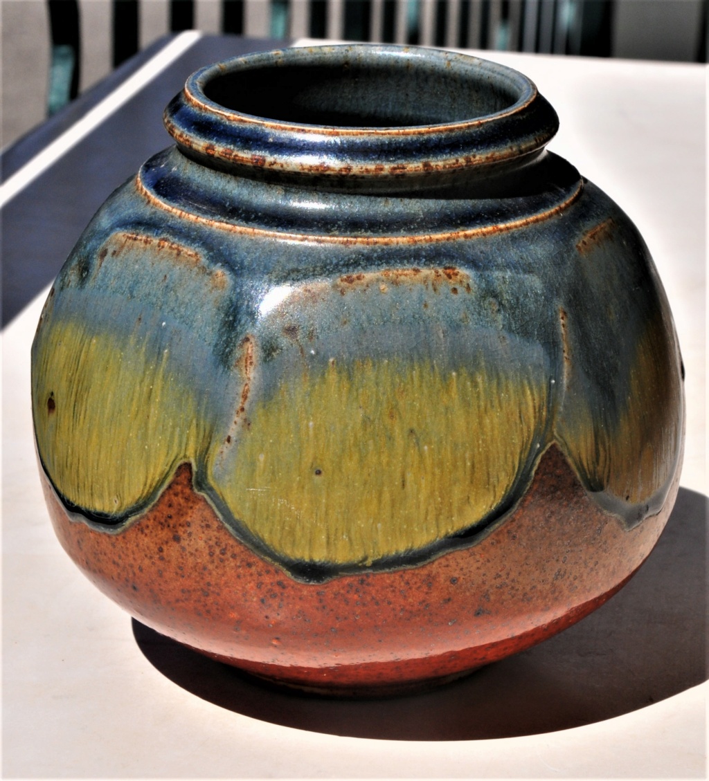 Un vase avec un godet interne. De Crousaz Jean-Claude Dsc_1197