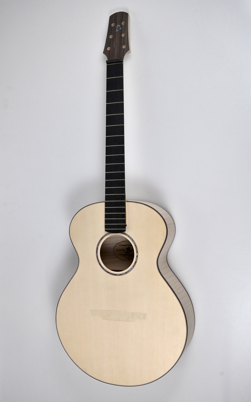 Une B-Compact de Brunner Guitars ? - Page 2 Lbi_1423