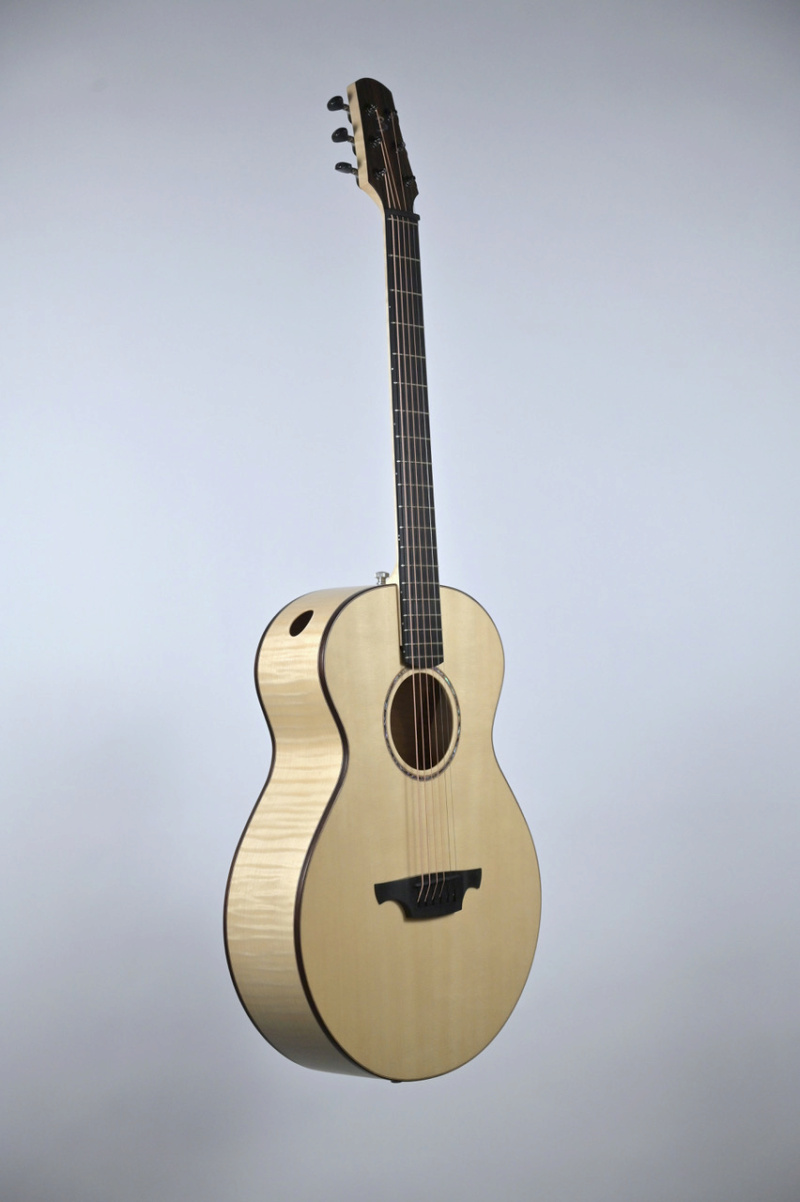 Une B-Compact de Brunner Guitars ? - Page 2 Lbi_6010