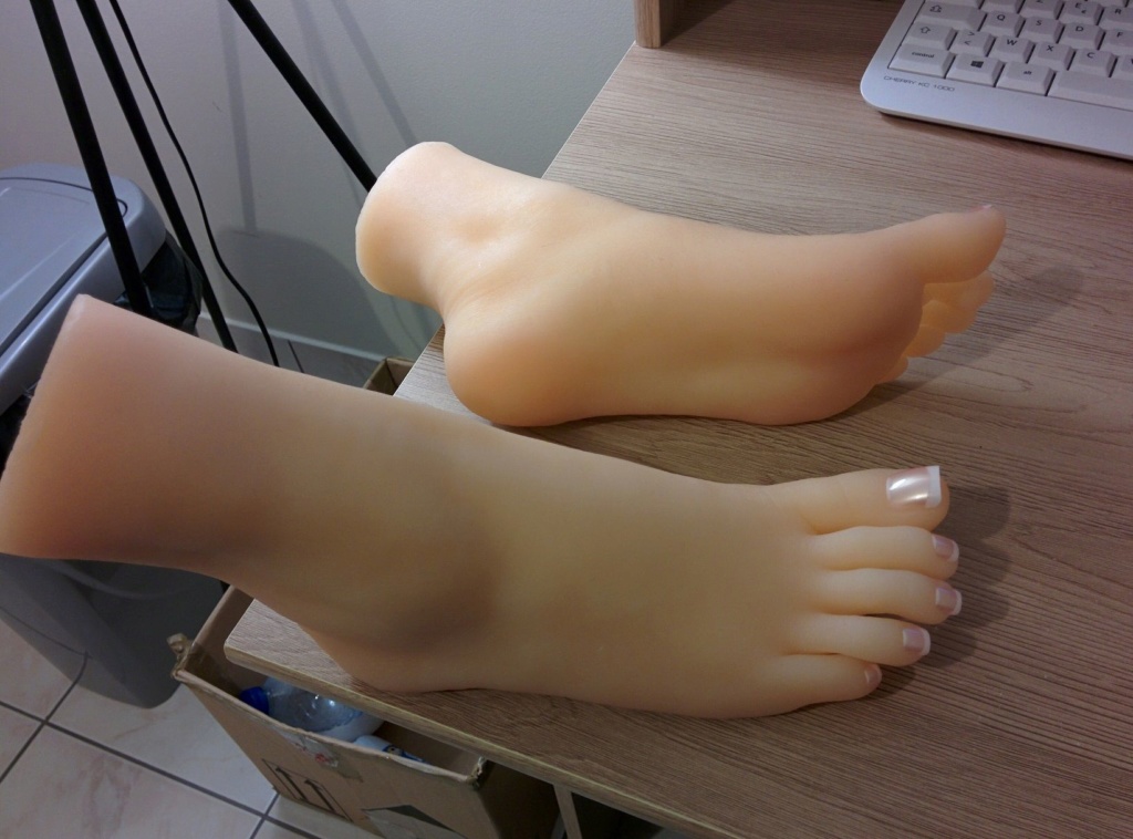 J'ai acheté une paire de pieds en silicone. Img_2011