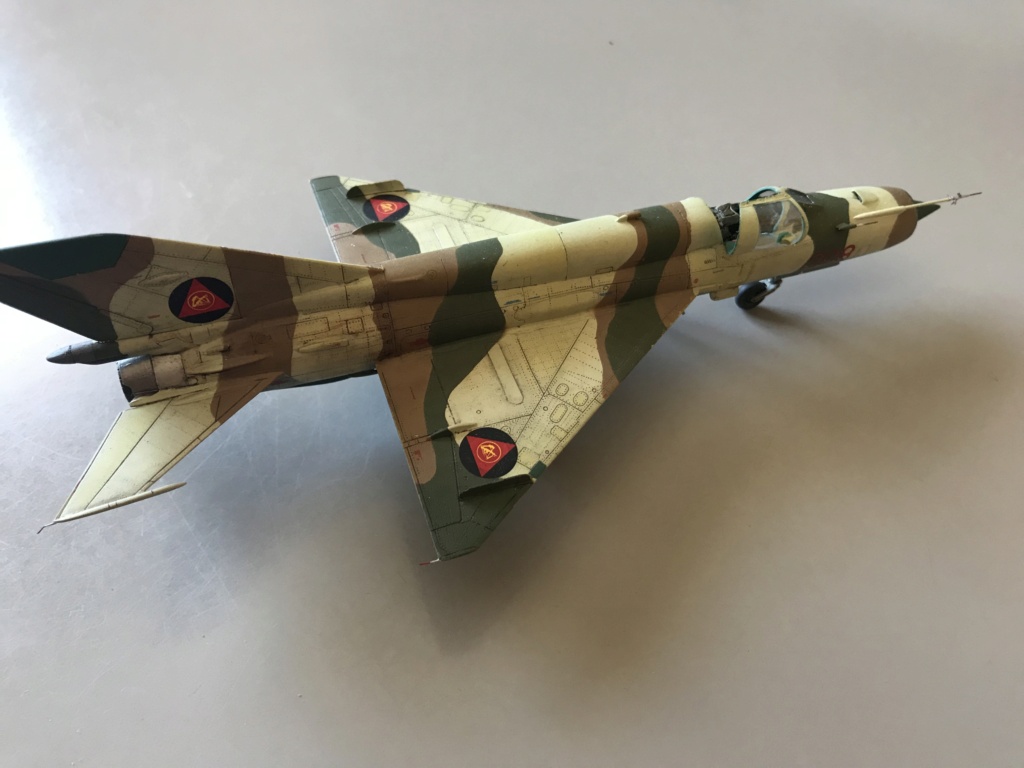[RV AIRCRAFT] MIKOYAN-GUREVITCH MiG-21Bis Réf 72044 Img_1127
