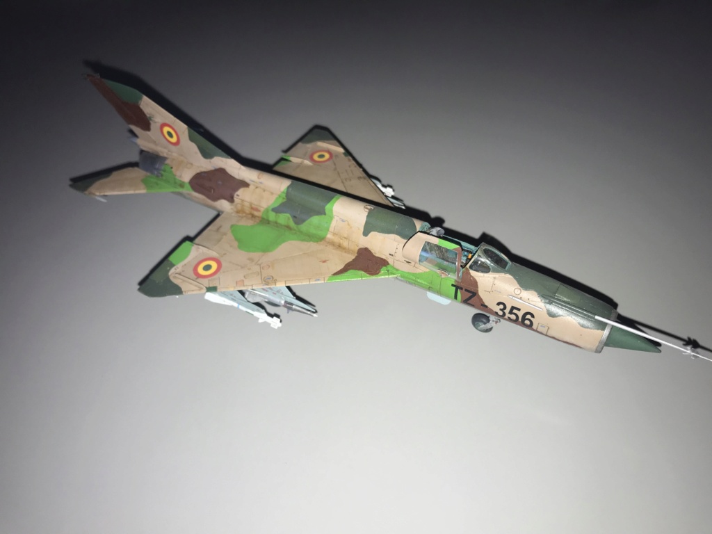 [EDUARD] MIKOYAN-GUREVICH MiG-21 MF FISHBED J Réf 70141 Img_2524