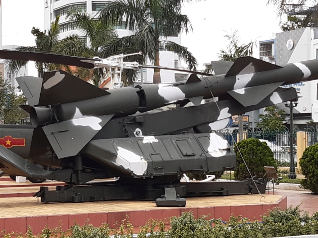 Musée Ho Chi Minh Da Nang : armes lourdes  Al_avi10