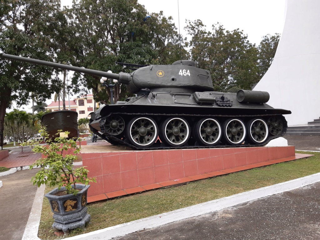 Musée Ho Chi Minh Da Nang : armes lourdes  Al_t3410