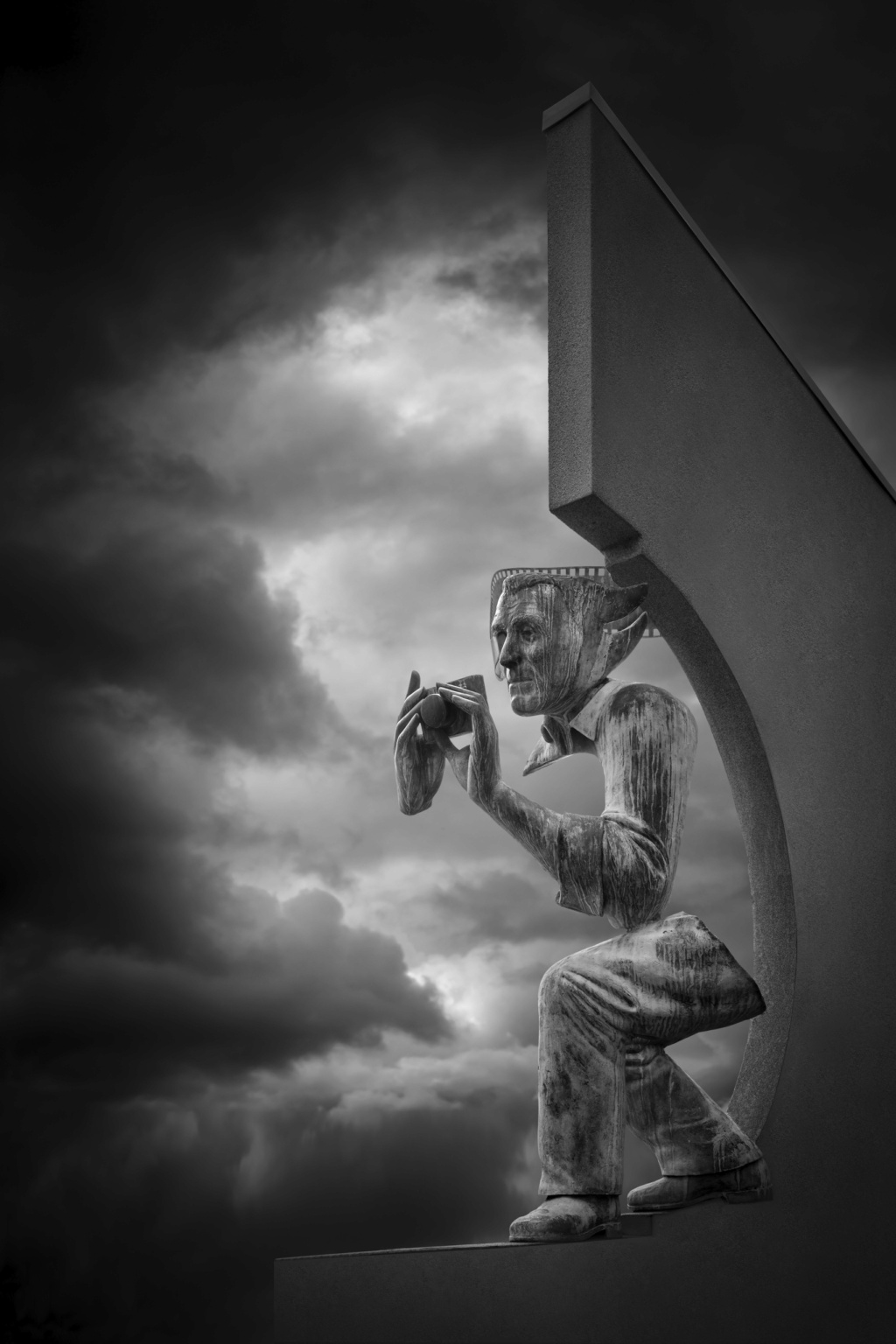 [Architecture_et_Graphisme]  ☞ Statue de Robert Doisneau par Etienne, Chalon-Sur-Saône - 2024 Img46111