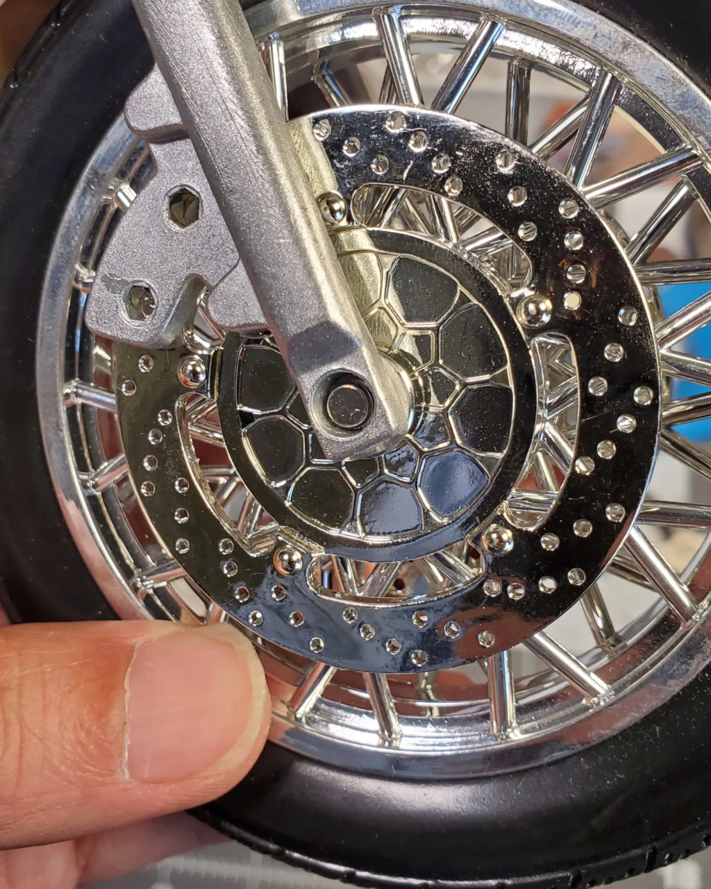 How to remove 1:6 scale die-cast motorcycle wheels? Img_2016