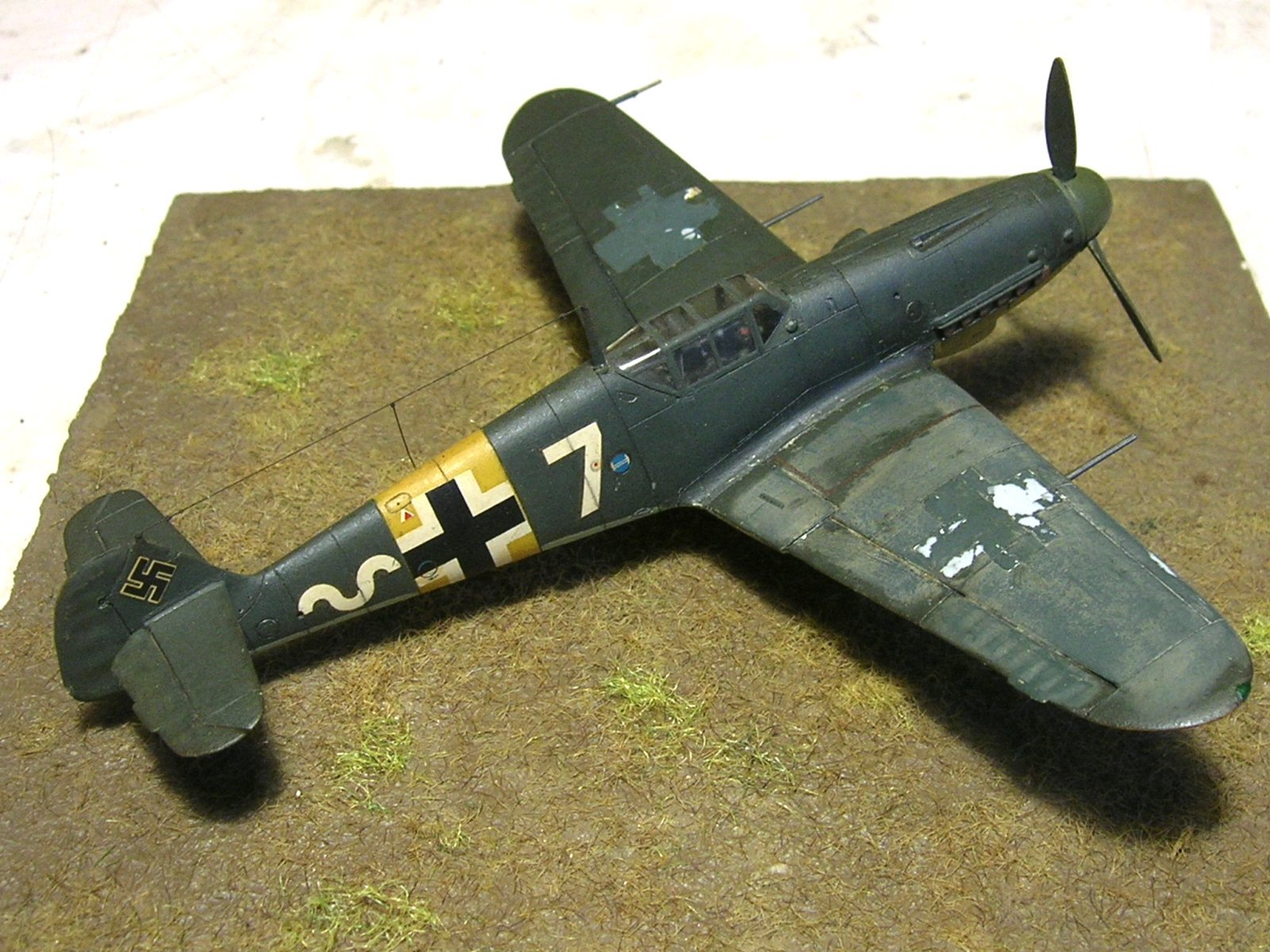 [Frankenstein Modelkits] Messerschmitt Bf 109G-2/R6 en restauration 1/72 Kit_dz10