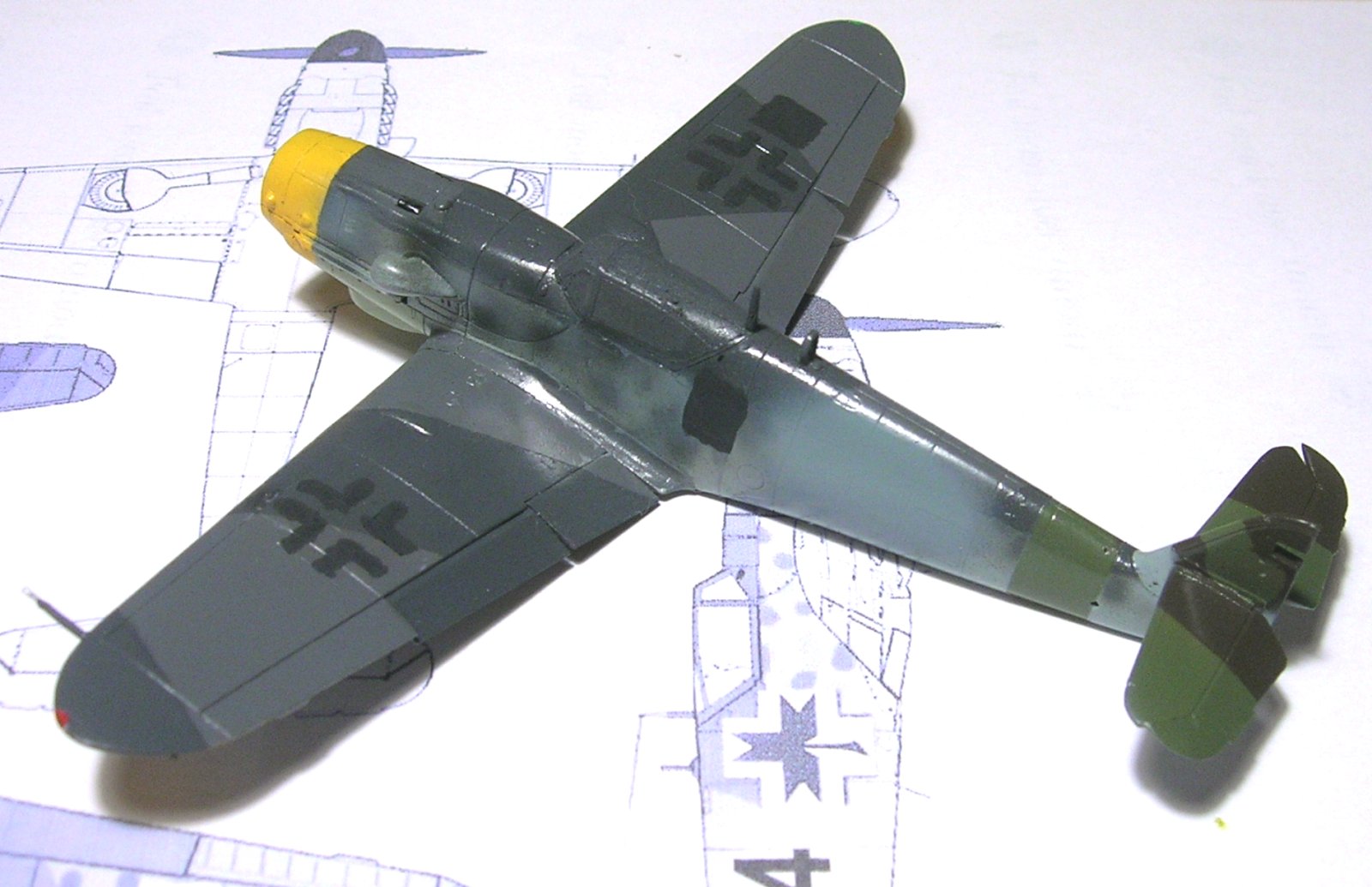 [AZ Model] Messerschmitt Bf109G14/AS croate - Page 5 Monta708