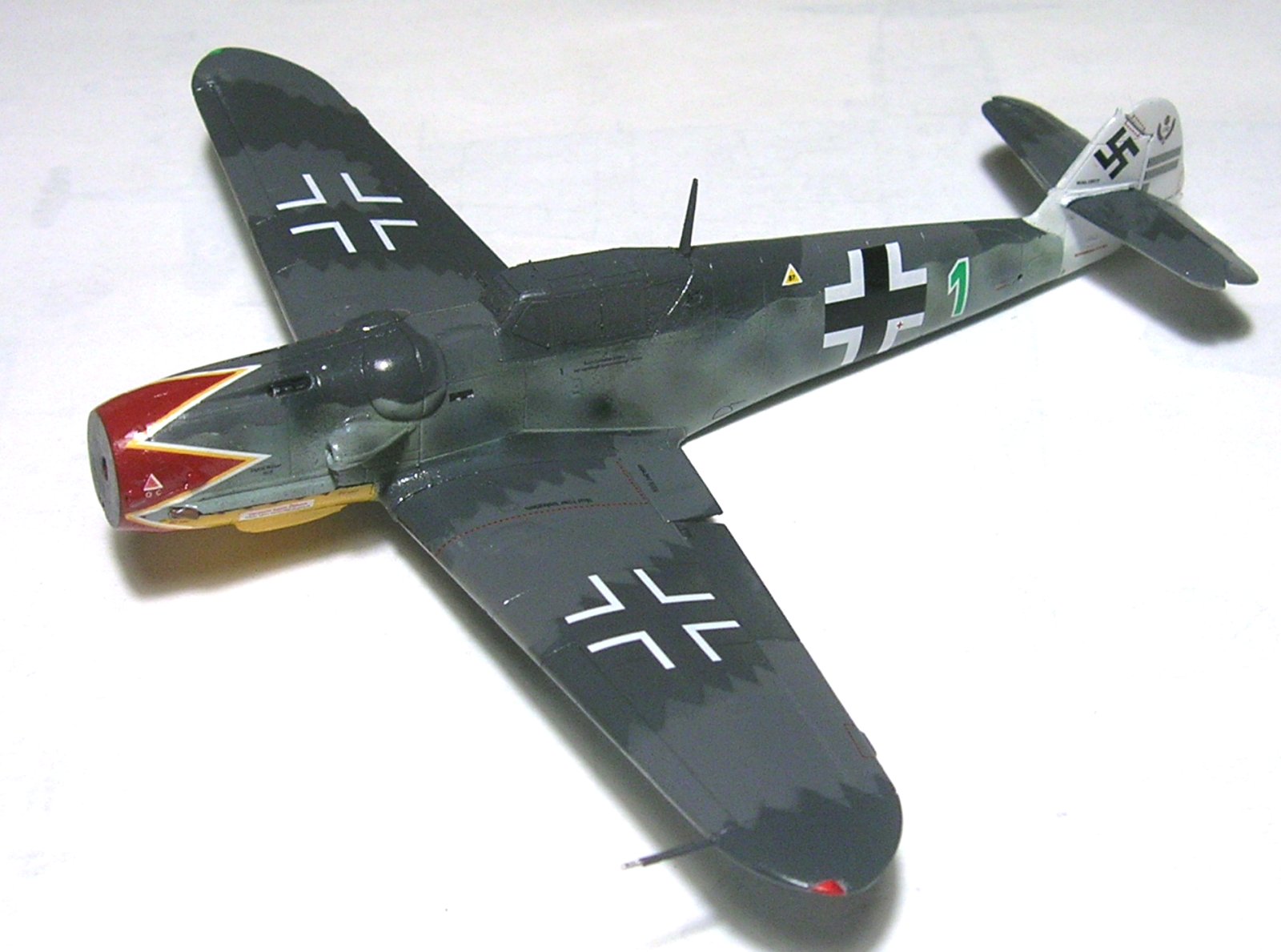 (GB Jicéhem) [AZ Model] Messerschmitt Bf 109G-6 JGr50  1/72 - Page 6 Monta712
