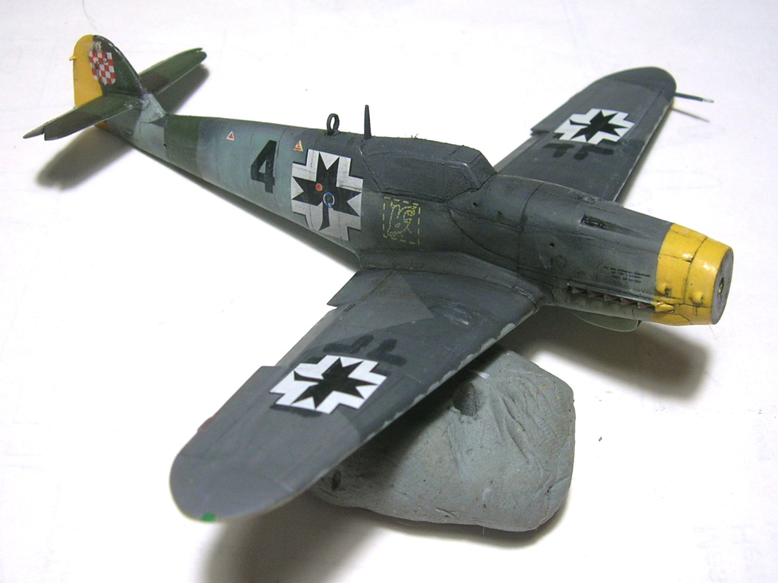[AZ Model] Messerschmitt Bf109G14/AS croate - Page 6 Monta719