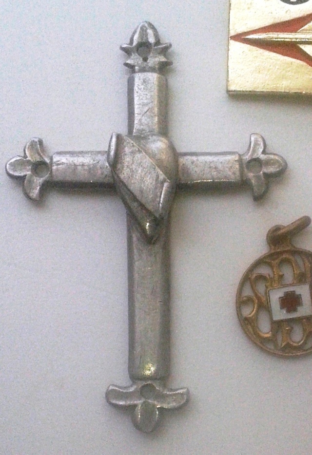 croix avec coeur : militaire Croix_14