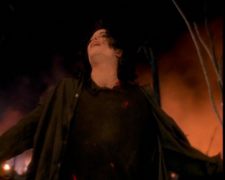 Michael : Earth song Video_10