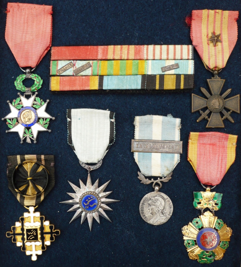ensemble de médailles emblématiques de la période Indo 1950/ 1954 P1170120