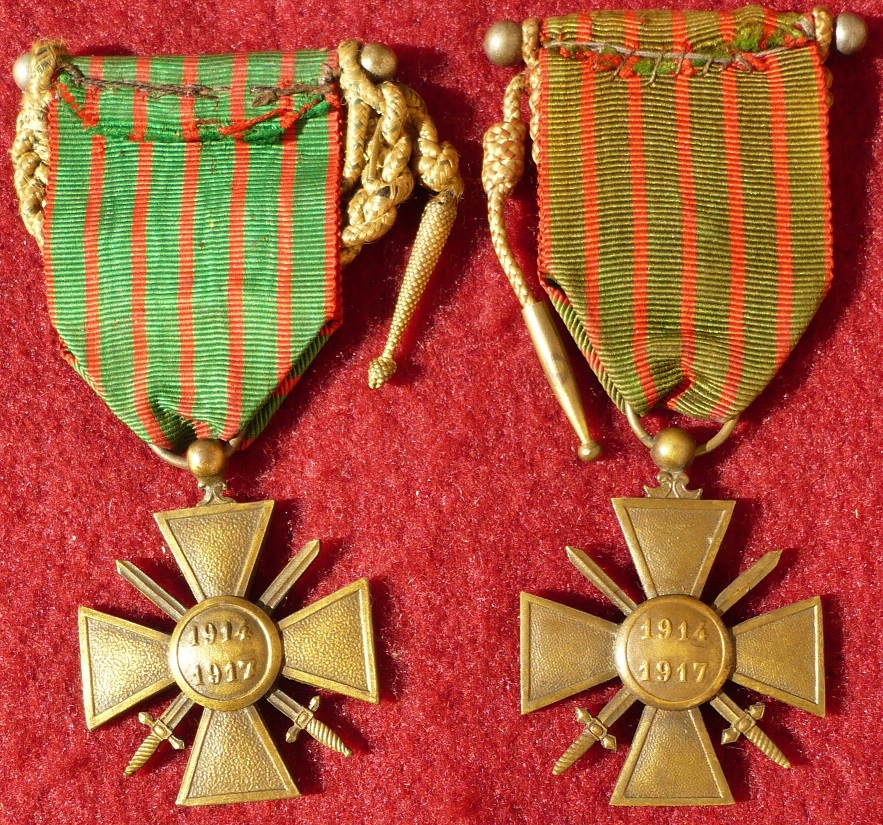 Minis Fourragères sur croix de guerre 14/17. P1170212
