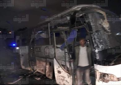 الصور الأولية لأتوبيس الهرم السياحى بعد استهدافه وتفجيره 49283410