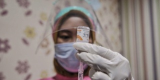 Amnesty International: Gedwongen vaccinatie is een schending van de mensenrechten Amnest10