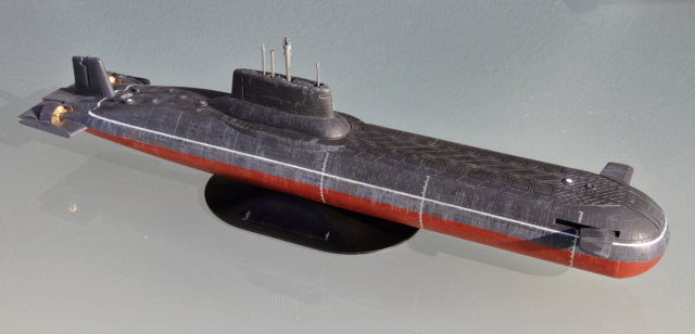 [REVELL] Sous-marin nucléaire lanceurs d engins  SSBN TYPHOON Réf 05138 Img_1711