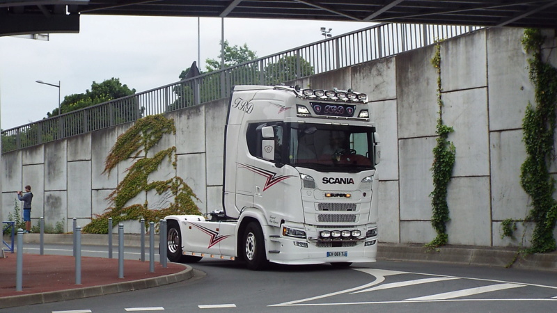 New Scania S - Page 3 Dsc10880