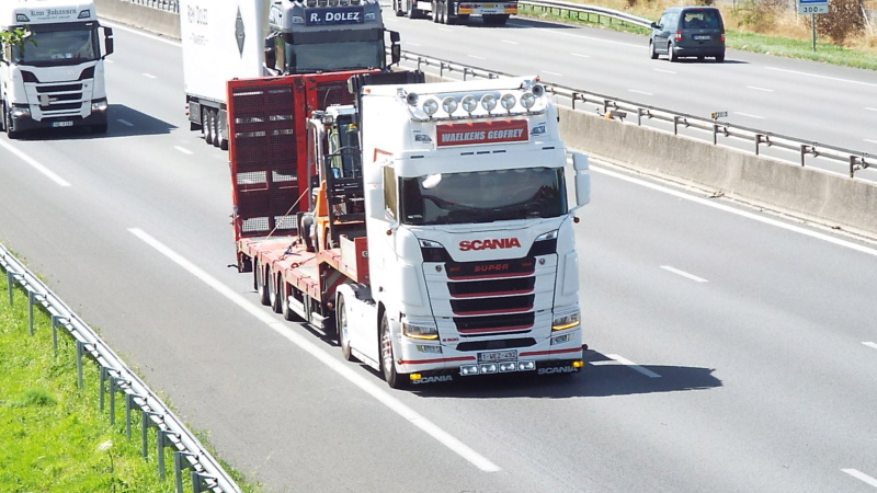 New Scania S - Page 10 Dsc30051