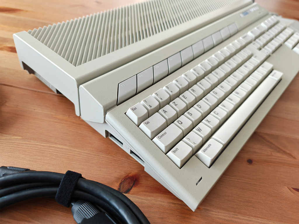 [VENDU] Atari 1040 STF avec accessoires (câbles et souris) Atari_19