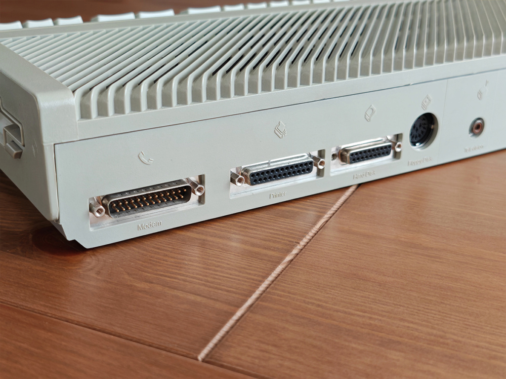 [VENDU] Atari 1040 STF avec accessoires (câbles et souris) Atari_23