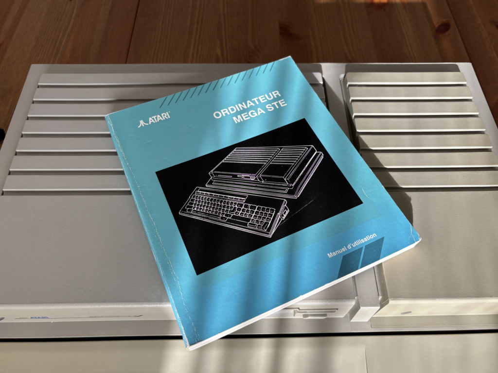 [VENDU] Atari 1040 STF avec accessoires (câbles et souris) Atari_45