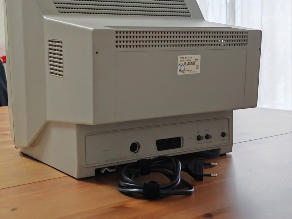 [VENDU] Atari 1040 STF avec accessoires (câbles et souris) Atari_61