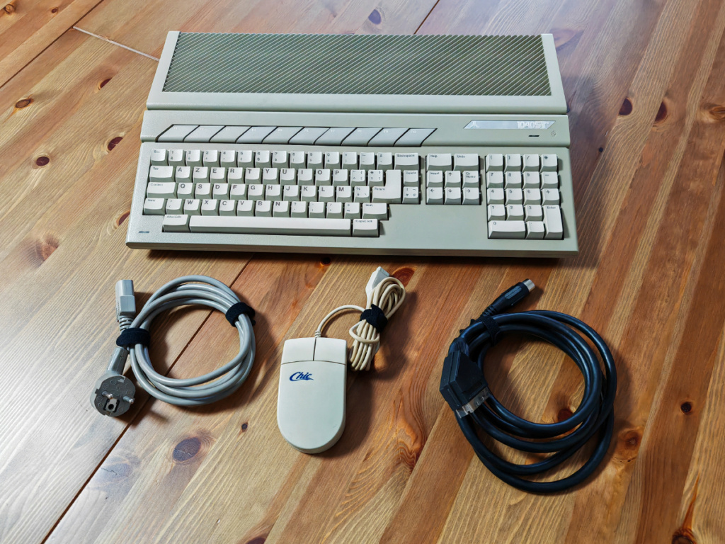 [VENDU] Atari 1040 STF avec accessoires (câbles et souris) Atari_67