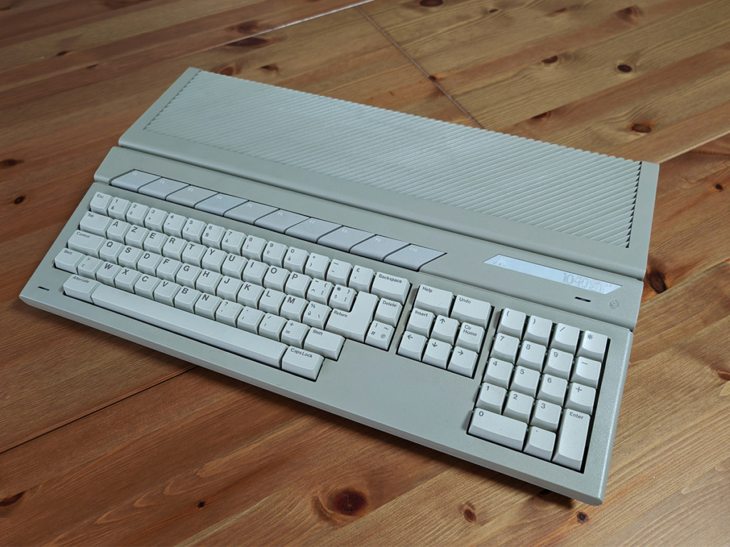[VENDU] Atari 1040 STF avec accessoires (câbles et souris) Atari_70