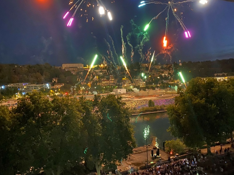 Feux d'artifice de la fête nationale 29380310