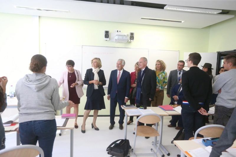 Informations sur le lycée du trapèze 42595310