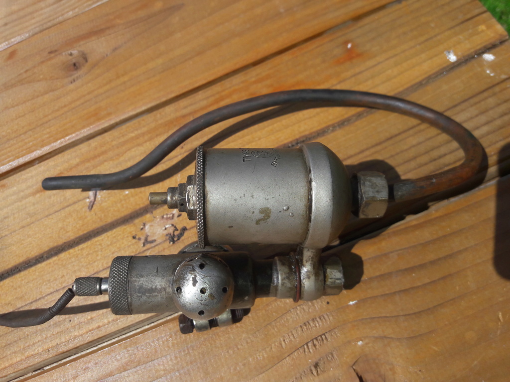 J'ai une nouvelle fois besoin de votre aide !! Carbu210