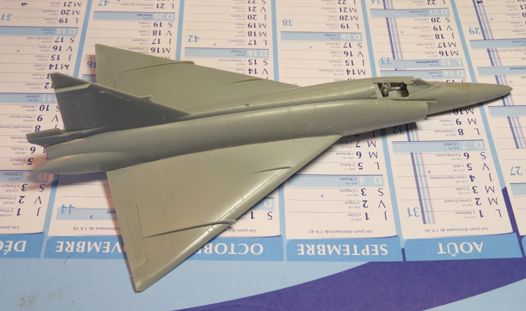 Convair F-102A Delta Dagger [Meng 1/72] Img_5648