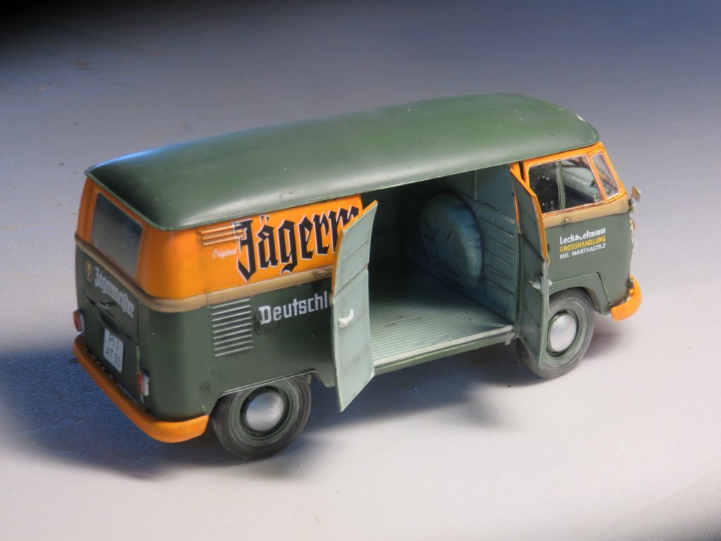 Volkswagen T1 fourgon 'Jägermeister' [REVELL 1/24] Img_6310