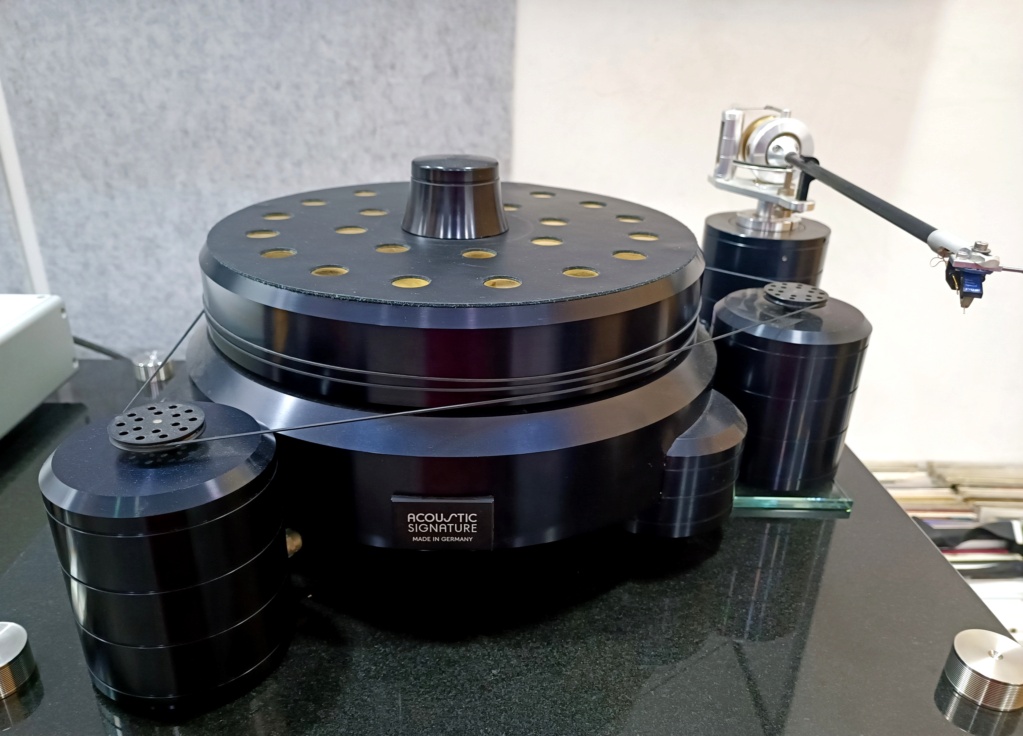 Acoustic Signature Thunder Turntable (used) Img_2151