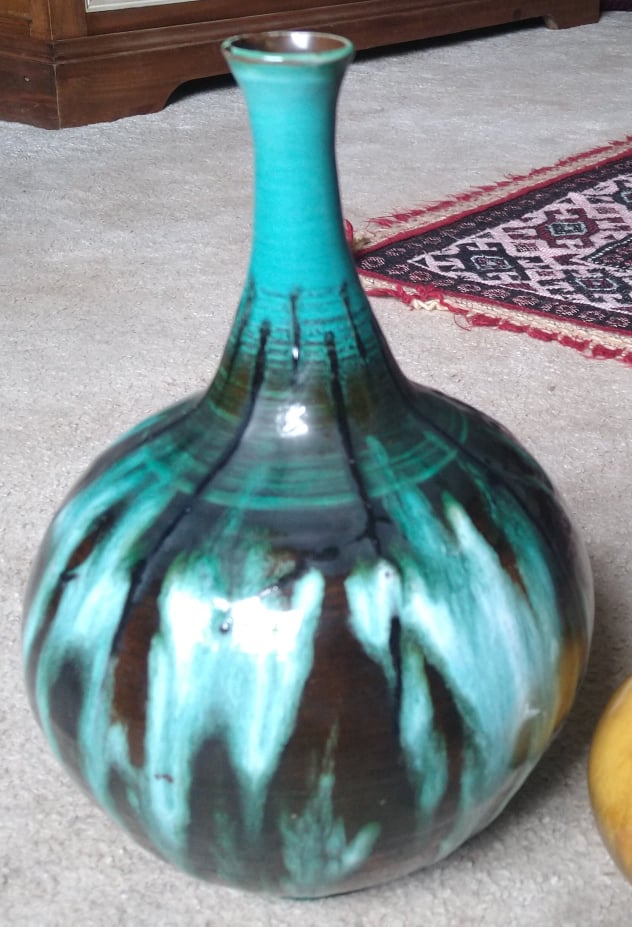 Mid Century Vase Identification 24104510